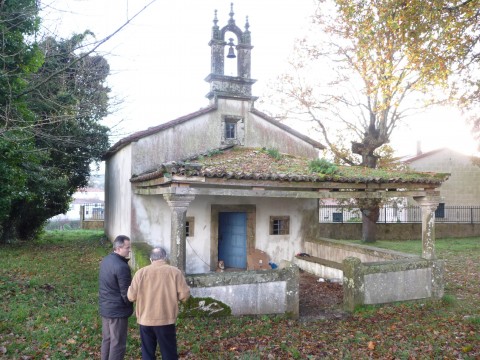 Comienzan los trabajos de reforma de la capilla de San Roque, situada en la parroquia de Sabugueira, en Lavacolla Comienzan los trabajos de reforma de la capilla de San Roque, situada en la parroquia de Sabugueira, en Lavacolla